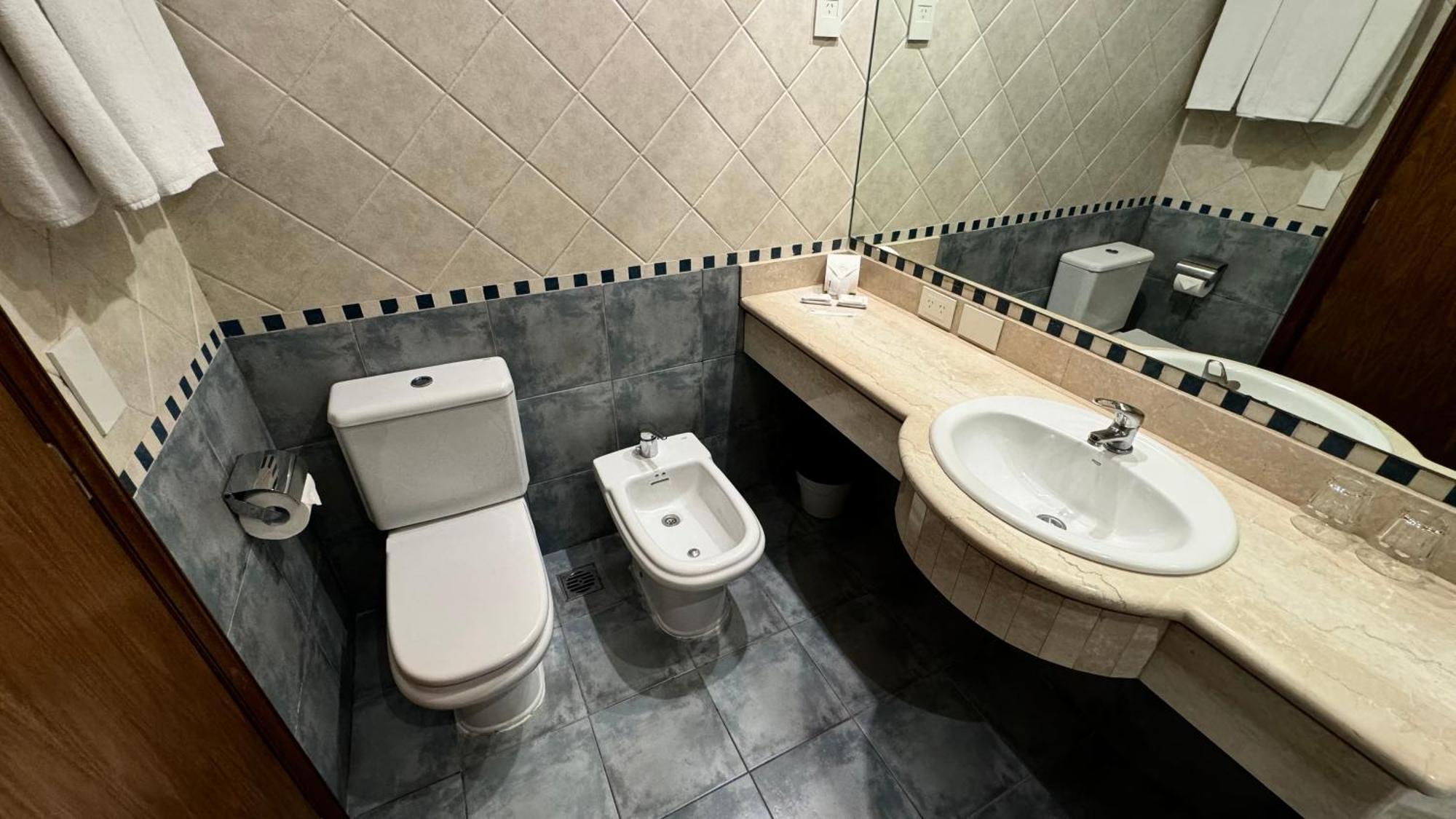 Executive Suite,1607764325:JPEG